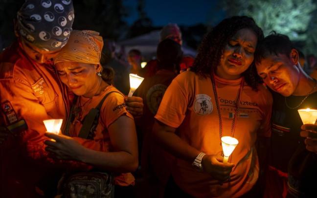 Una vigilia en Venezuela rinde homenaje a víctimas 100 días después de los terremotos