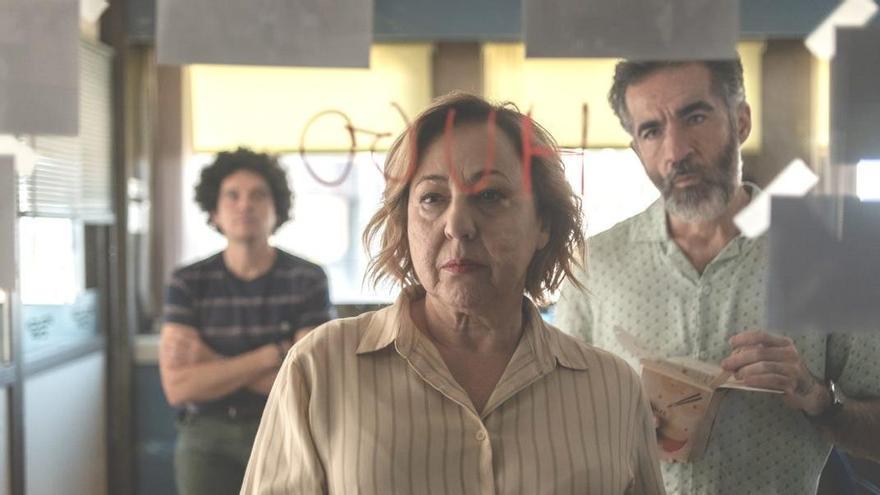 Carmen Machi como la inspectora en una escena de 'La Viuda Negra'