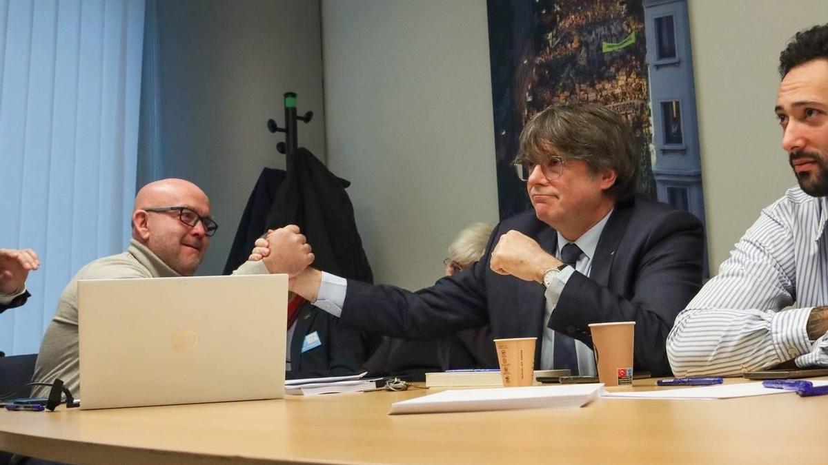 Carles Puigdemont con su abogado Gonzalo Boye.