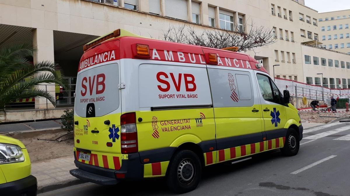 Imagen de archivo de una ambulancia de Soporte Vital Básico (SVB) en Alicante.