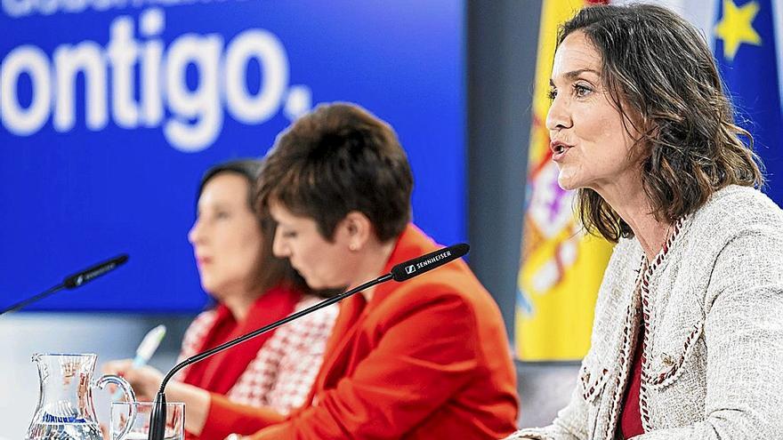 La ministra de Industria, Comercio y Turismo, Reyes Maroto, compareciendo tras el último Consejo de Ministros en Moncloa. | FOTO: E. PRESS