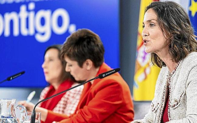 La ministra de Industria, Comercio y Turismo, Reyes Maroto, compareciendo tras el último Consejo de Ministros en Moncloa. | FOTO: E. PRESS