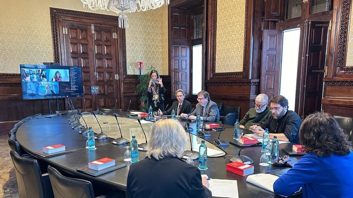 Reunión de la Mesa del Parlament en la que se ha acordado tramitar la ILP.