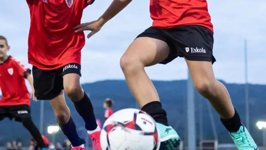 Cien menores galdakoztarras podrán participar en un entrenamiento de la Escuela del Athletic Club