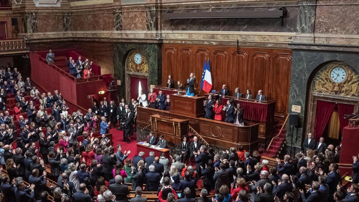 Francia incluye la garantía del aborto en su Constitución