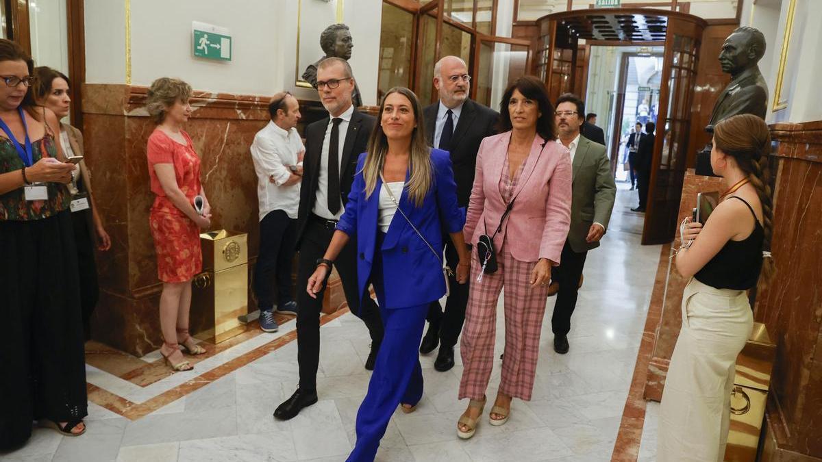 Miriam Nogueras y otros diputados de Junts en su llegada al Congreso