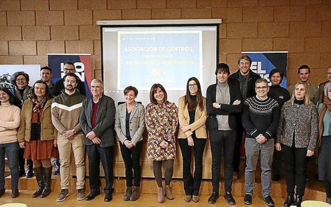 Integrantes de los institutos que ofertan el Bi+, durante  la presentaci&oacute;n de la asociaci&oacute;n.