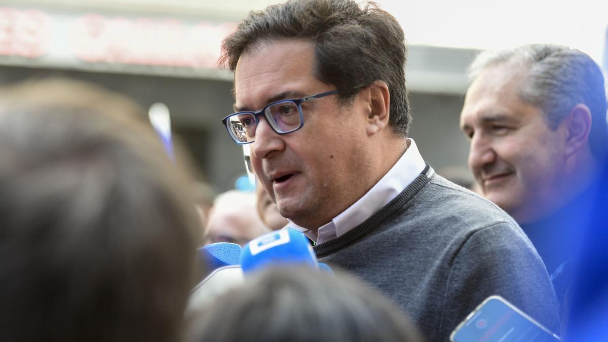 El ministro para la Transformación Digital y de la Función Pública, Óscar López, en la concentración por Europa.