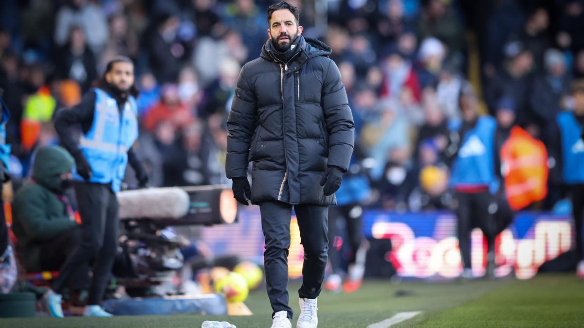 Ruben Amorin, durante el partido contra el Leeds, tras el cual ha sido cesado como entrenador del Manchester United.