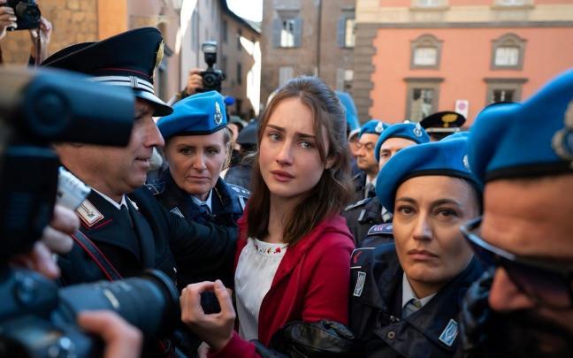 La actriz Grace Van Patten da vida a Amanda Knox en la serie.