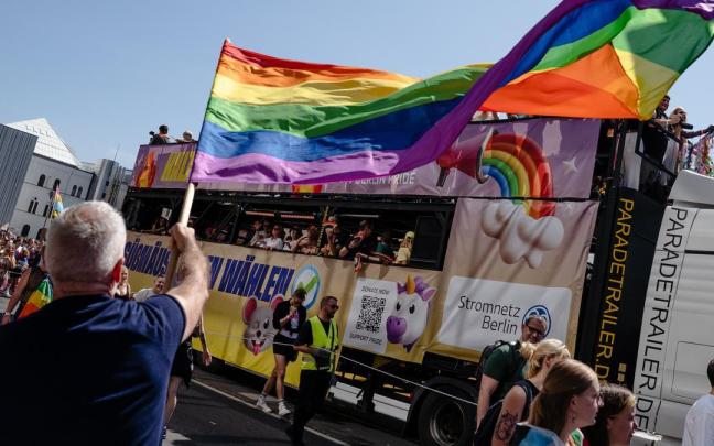 Participantes en la marcha anual del orgullo LGBTI en Berlín