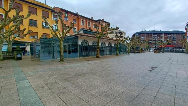 El bar-cafetería se ubica en pleno centro de la villa y está vinculado desde hace décadas a la vida social y cotidiana del municipio.