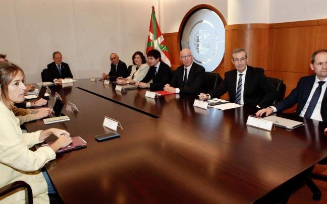 Imagen de una reunión del Consejo Vasco de Finanzas en 2022.