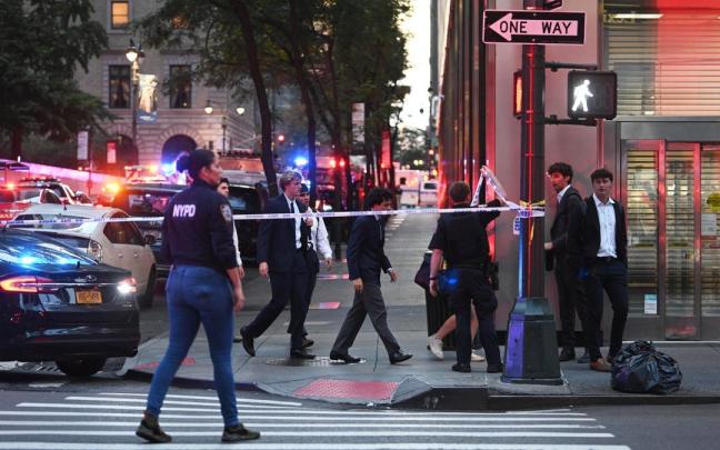 El dispositivo policial desplegado en Nueva York durante la alerta por el tiroteo / EFE El dispositivo policial desplegado en Nueva York durante la alerta por el tiroteo