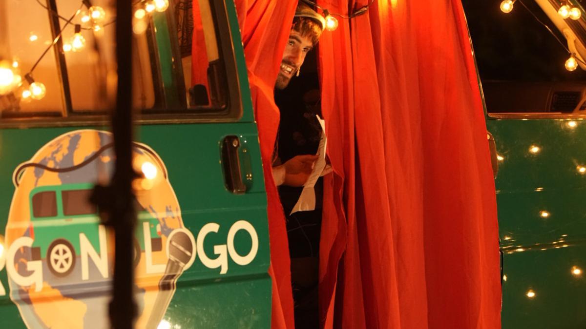 Julen Axpe, el narrador de los partidos del Athletic que hace humor en su furgoneta.