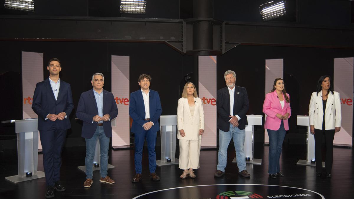 Los candidatos antes de iniciarse el debate en TVE.