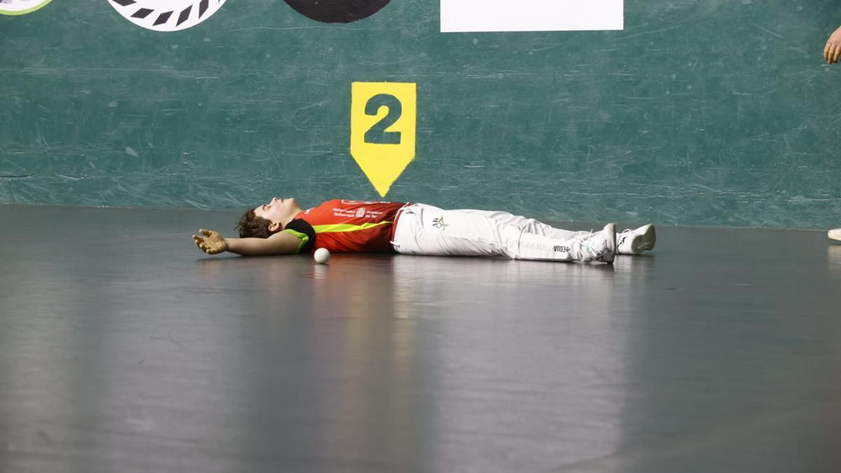 Maddi Barrokal, campeona del Cuatro y Medio de Ados ante Oskoz.