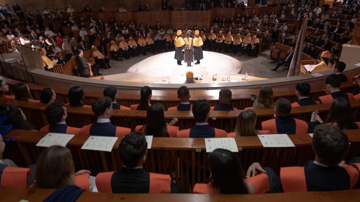 Acto de investidura celebrado en el Loiola Centrum.