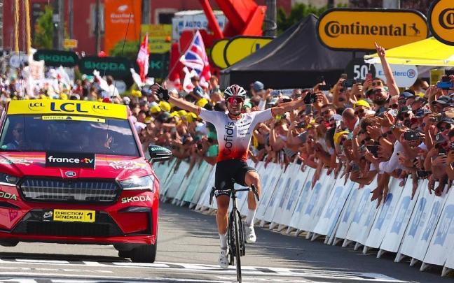 Ion Izagirre festeja la última victoria de etapa vasca en el Tour de 2023. / Sprint Cycling Ion Izagirre festeja la última victoria de etapa vasca en el Tour de 2023.