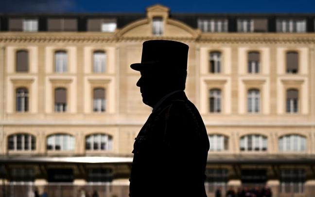 Imputadas cuatro personas por interrumpir con bengalas el concierto en París de la Filarmónica de Israel