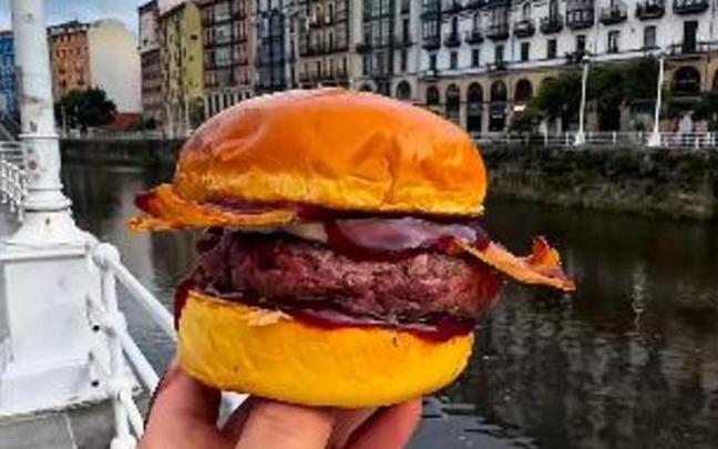 Burger kalimotxo colaboración entre Buba Burger y @mi_top_burgers