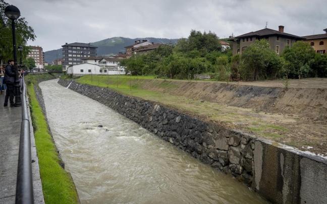 URAk 4,2 milioi euro inbertitu ditu Laudio uhaldietatik babesteko Nerbioiren ahalmen hidraulikoaren handitzeko lanetan.