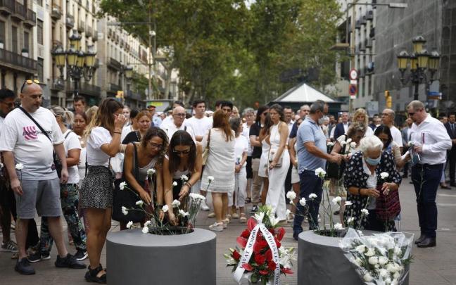 Barcelona recuerda a las víctimas del atentado de Las Ramblas en su quinto aniversario.