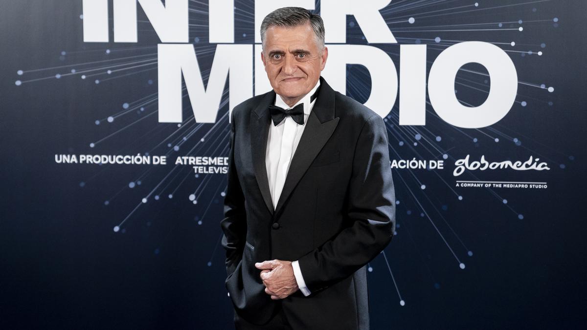 El presentador El Gran Wyoming posa en el photocall de la gala del 18º aniversario de El Intermedio