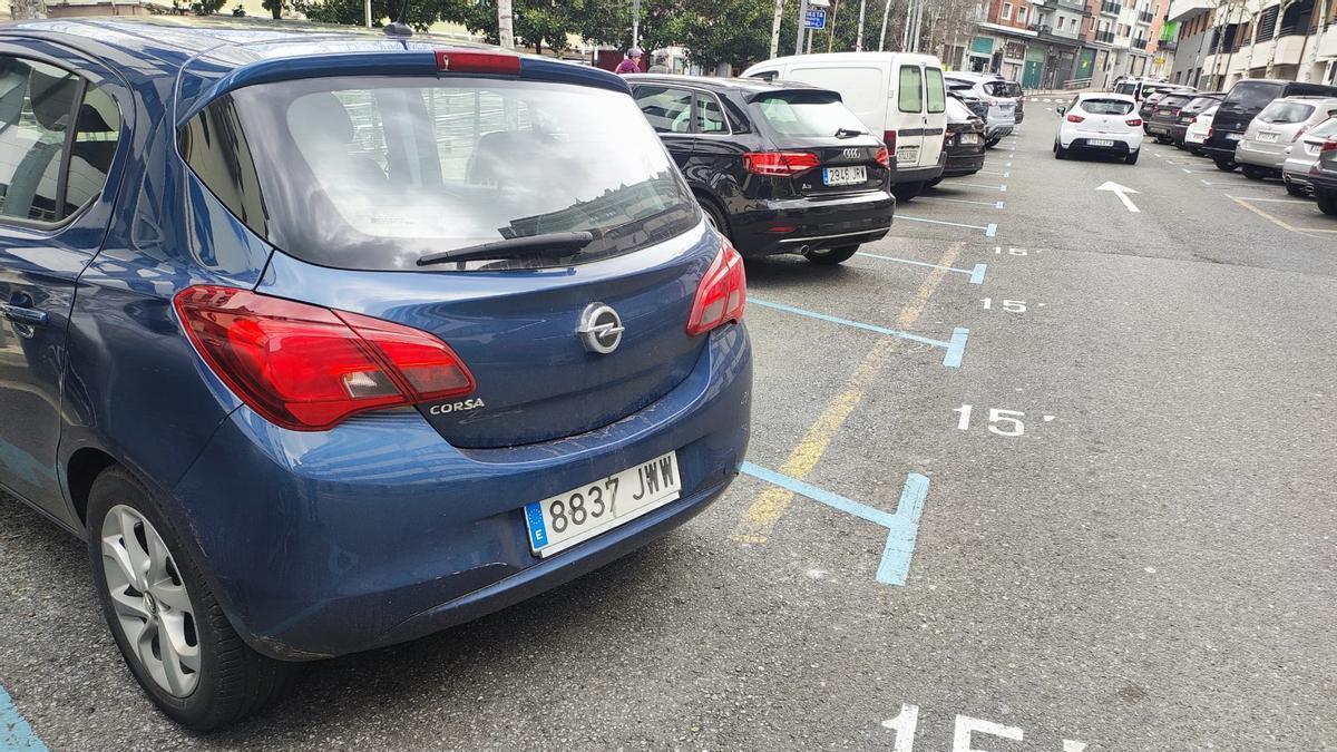 Las primeras plazas de aparcamiento de la calle Uparitzaga y las de la rotonda del Txarriduna tienen el estacionamiento limitado a 15 minutos