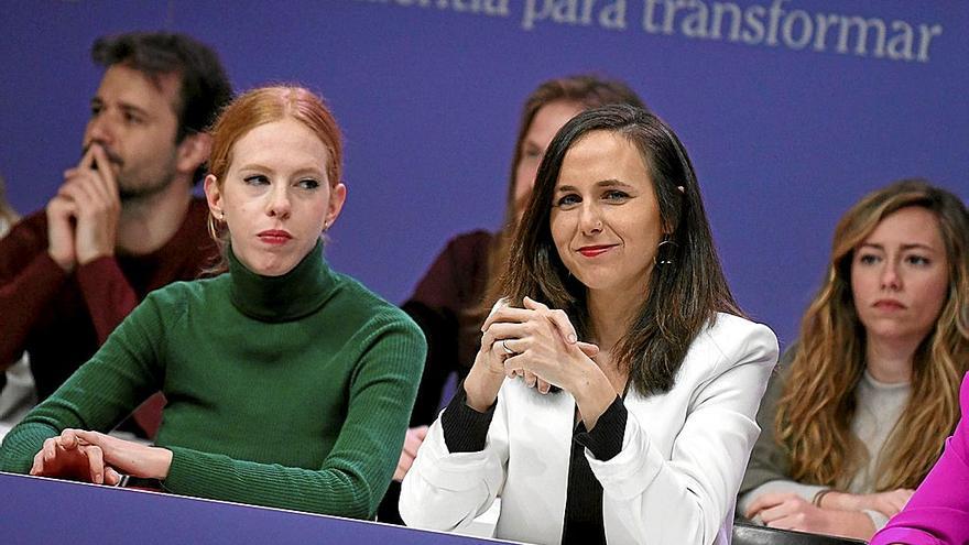 La secretaria general de Podemos, Ione Belarra, y la secretaria de Organización, Lilith Verstrynge, en el Consejo Ciudadano Estatal. | FOTO: E. PRESS