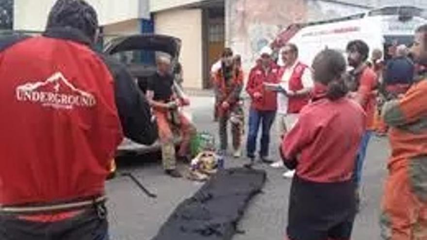 Miembros del dispositivo de rescate del espeleólogo francés fallecido en una cueva de Soba