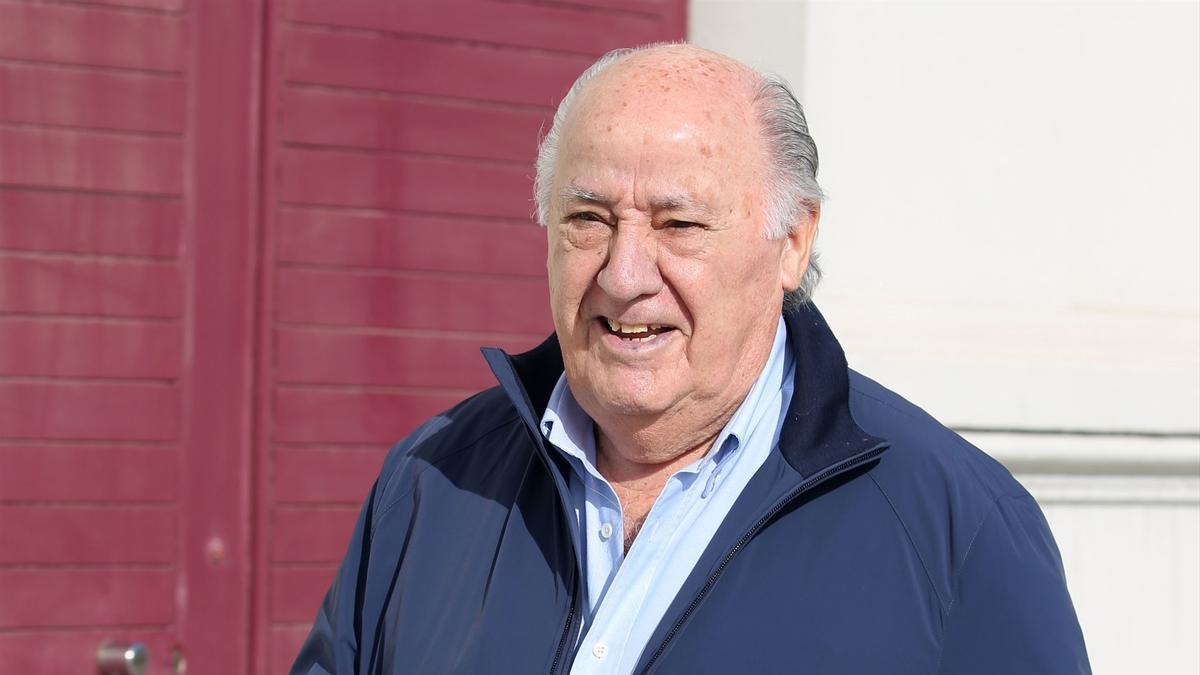 Amancio Ortega, en una imagen de archivo, en su Coruña natal, donde reside
