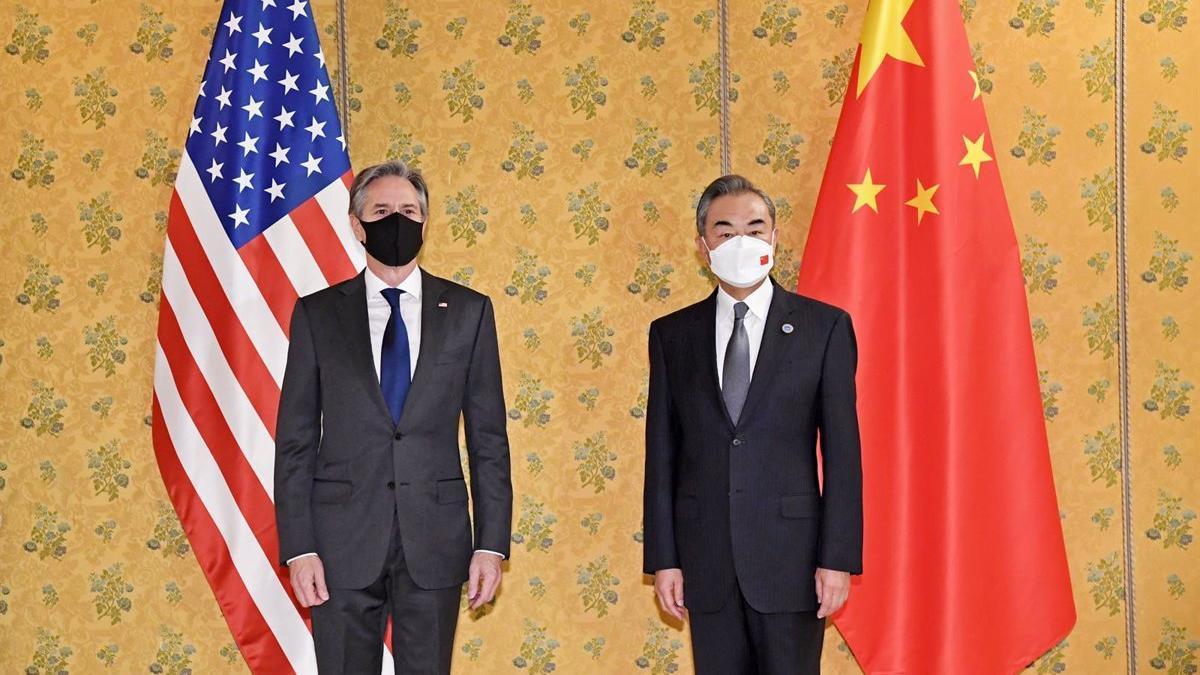 El secretario de Estado de Estados Unidos, Antony Blinken, y el ministro de Exteriores de China, Wang Yi