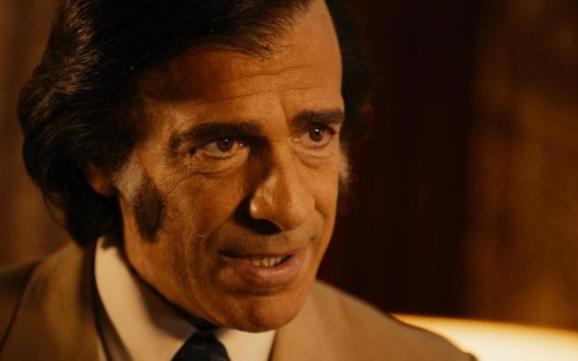 Leonardo Sbaraglia, caracterizado como Carlos Menem.