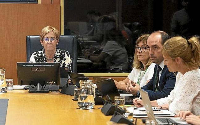 La consejera Arantxa Tapia, ayer en la Comisión de Sostenibilidad del Parlamento Vasco. | FOTO: N.G.