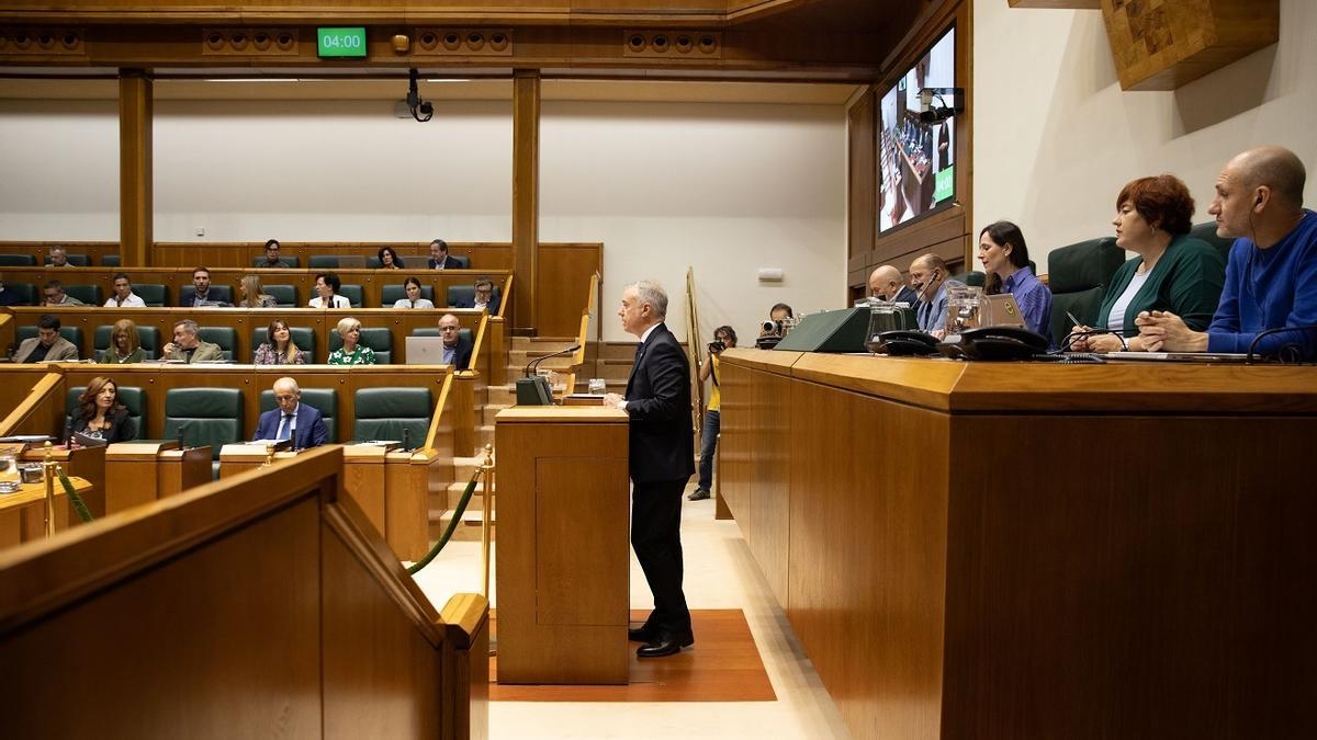 El lehendakari, en el Parlamento Vasco.
