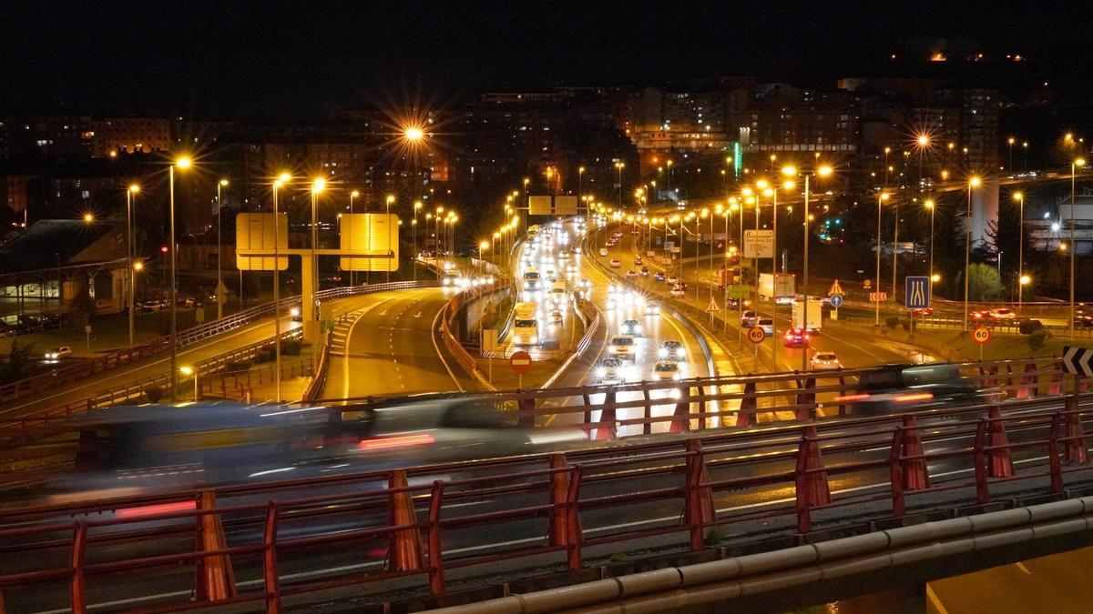 Todas las farolas de las carreteras se cambiarán por leds.