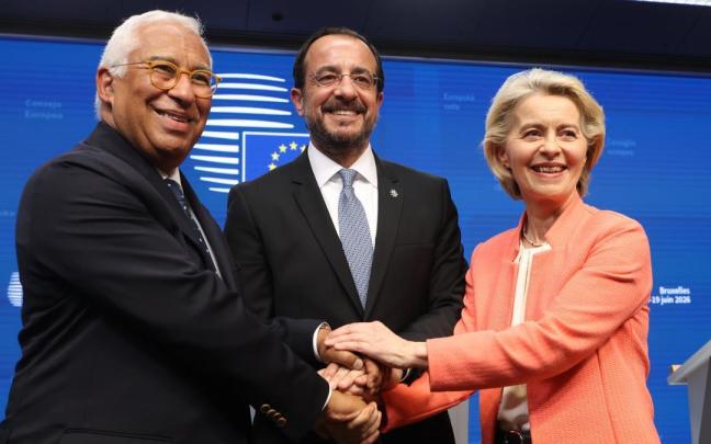 El presidente del Consejo Europeo, Antonio Costa; el presidente chipriota, Nikos Christodoulides, y la presidenta de la Comisión Europea, Ursula von der Leyen, en una rueda de prensa celebrada al término de la cumbre del Consejo Europeo en Bruse