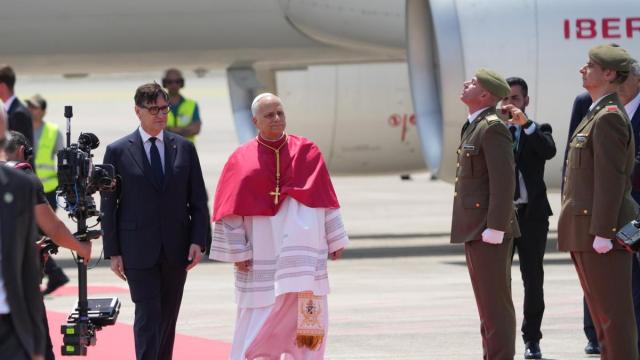 En imágenes: Así ha sido la llegada del Papa a Barcelona