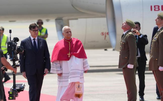 En imágenes: Así ha sido la llegada del Papa a Barcelona