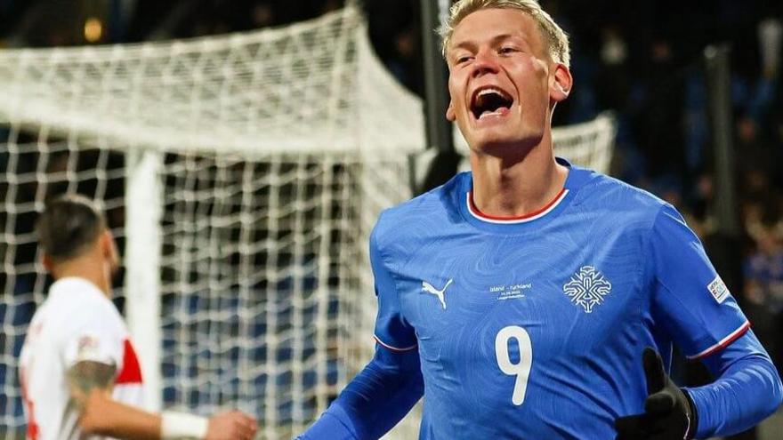 Orri Oskarsson celebra el gol con Islandia. / EFE