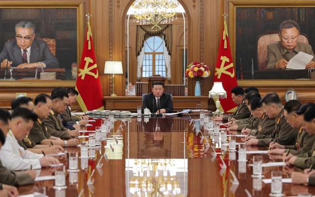 reunión de la Comisión Nacional de Defensa de Corea del Norte. reunión de la Comisión Nacional de Defensa de Corea del Norte.