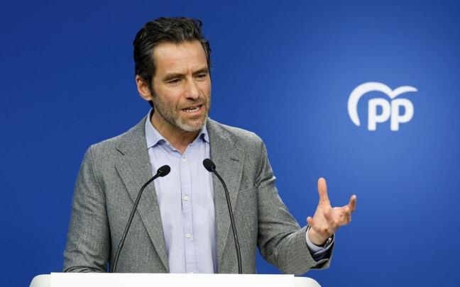 Borja Sémper comparece ante los medios.