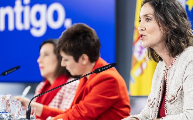 La ministra de Industria, Comercio y Turismo, Reyes Maroto, compareciendo tras el último Consejo de Ministros en Moncloa. La ministra de Industria, Comercio y Turismo, Reyes Maroto, compareciendo tras el último Consejo de Ministros en Moncloa.