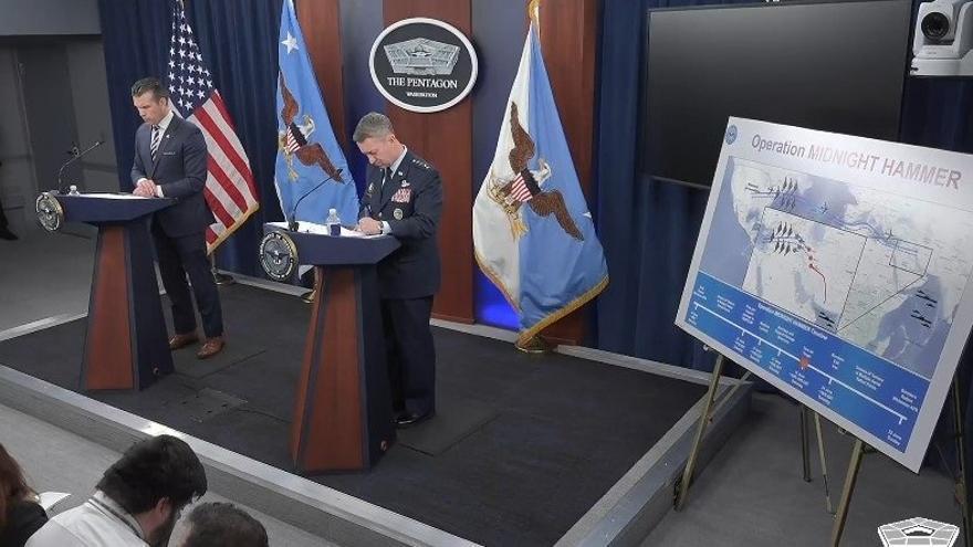 El secretario de Defensa, Pete Hegseth y el jefe del Estado Mayor, Dan Caine, anuncian la operación Martillo de Medianoche contra Irán