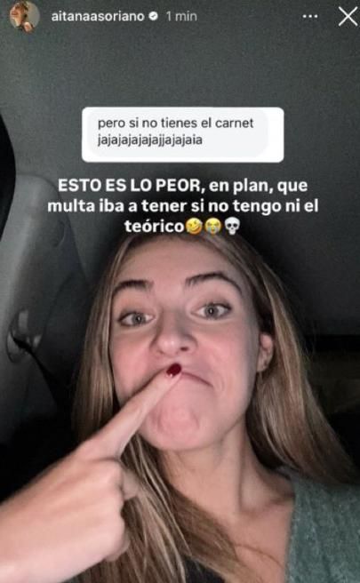 La influencer no tiene carnet de conducir.