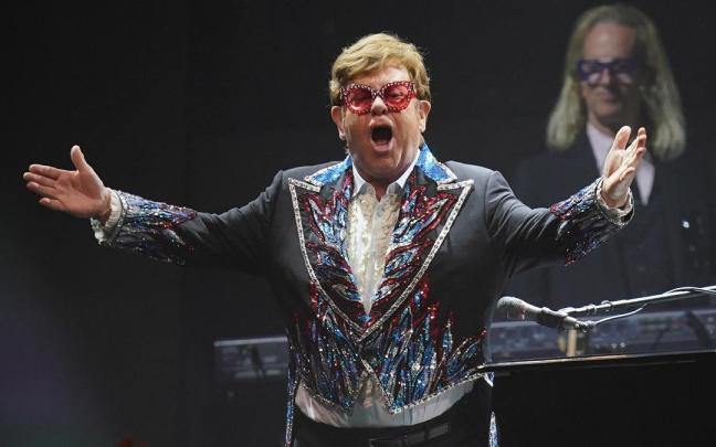 Elton John reveló este martes que se está recuperando de una infección ocular grave sufrida este verano. / EP Elton John reveló este martes que se está recuperando de una infección ocular grave sufrida este verano.