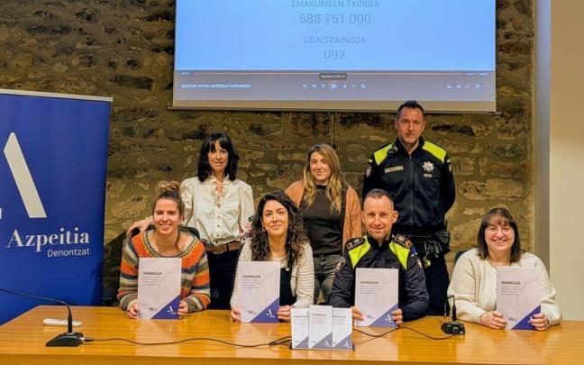 Representantes de los distintos servicios municipales implicados en el proyecto Iparrizar.