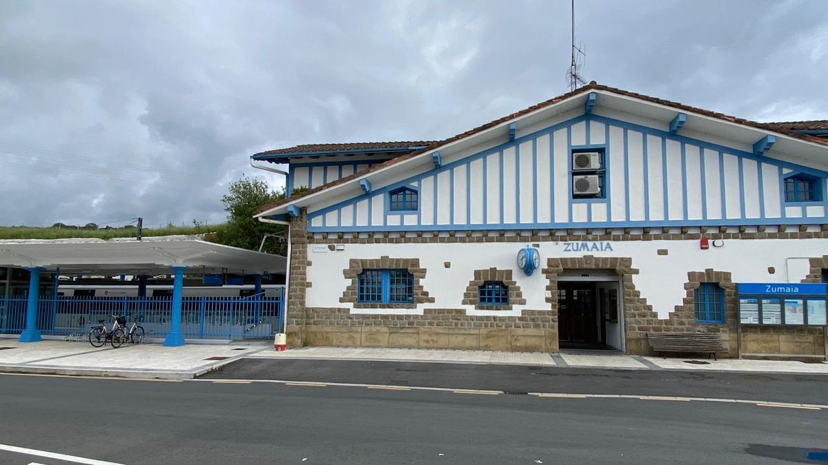 Exterior de la estación de tren de Zumaia.