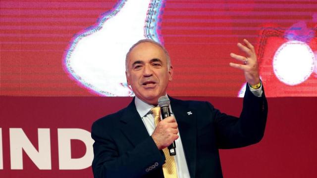 El campeón del mundo de ajedrez entre 1985 y 2000, Gari Kaspárov.